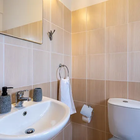 Breezybee 3-bedroom And Pool In Villa *