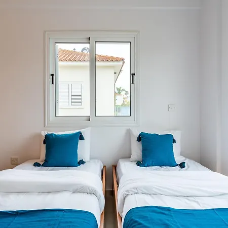 Breezybee 3-bedroom And Pool In