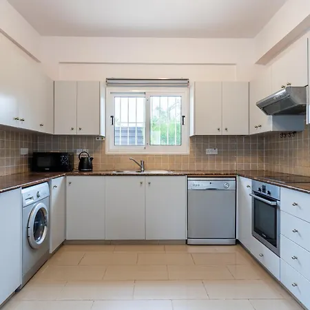 Breezybee 3-bedroom And Pool In * Protaras