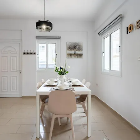 Breezybee 3-bedroom And Pool In Villa Protaras