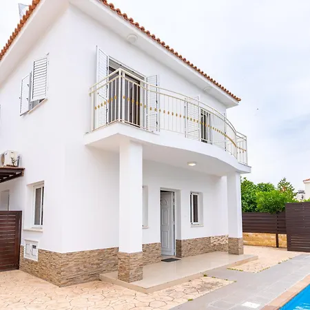Breezybee 3-bedroom And Pool In