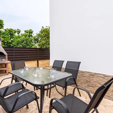Breezybee 3-bedroom And Pool In Villa Protaras