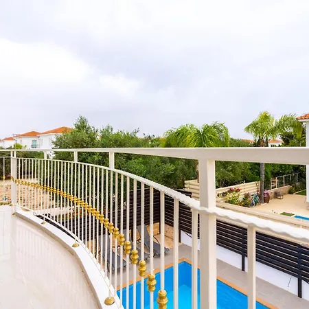 Breezybee 3-bedroom And Pool In Villa Protaras