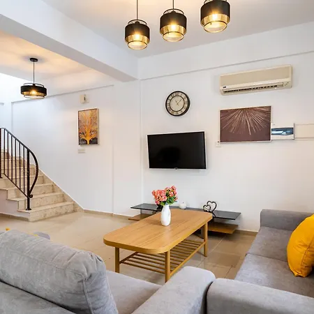 Breezybee 3-bedroom And Pool In Villa *